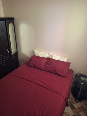 2 bedrooms, iron/ironing board, free WiFi, bed sheets