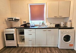 Rumah | Dapur pribadi | Lemari es, microwave, oven, dan kompor