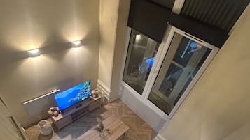 Apartment | Living area | TV