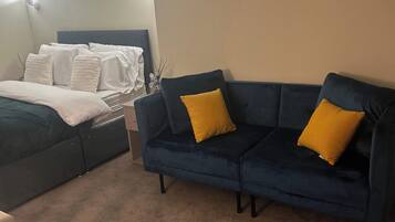 Apartment | 1 bedroom, iron/ironing board, WiFi (free), bed sheets