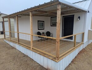 Terrace/patio - Charming 1-bedroom house heat AC, WiFi in lovely Tuttle / Bridge Creek Oklahoma (Tuttle)