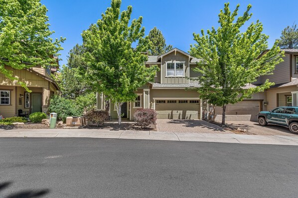 A residential house with a garage, a driveway, and a parked car. - 2 BR 2.5 BTH + loft - Central, A/C & Spacious! (Flagstaff)