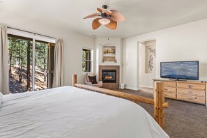 2 bedrooms, iron/ironing board, free WiFi, bed sheets - 2 BR 2.5 BTH + loft - Central, A/C & Spacious! (Flagstaff)