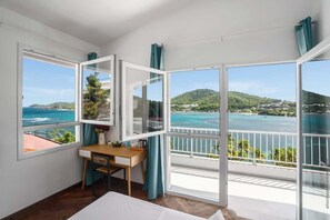 3 habitaciones, tabla de planchar con plancha y cuna de viaje 