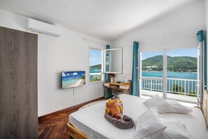 3 bedrooms, iron/ironing board, travel crib, free WiFi