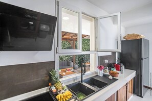 Fridge, microwave, oven, dishwasher