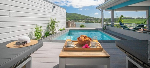Stunning Pool Villa – Treasure of the Bay