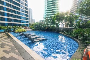 Pool - Royal Polo club Air condo Makati Swim Gym Park 300 (Makati)