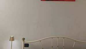 Unclassified image, 5 of 6, button - Bari Cottage  (Bari)