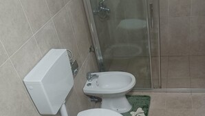 Unclassified image, 4 of 6, button - Bari Cottage  (Bari)