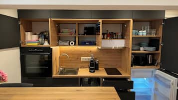 Oven, stovetop, dishwasher, coffee/tea maker