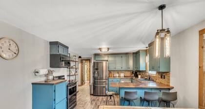 Cozy Boho vibe 4 bed 2 bath ranch home walking distance from Lambeau!