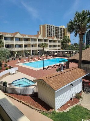 Pool - Cozy condo in charming Myrtle Beach with AC, WiFi (Myrtle Beach)