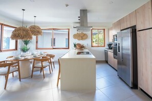 Fridge, microwave, oven, stovetop - Luxury Ocean-View Condo with Infinity Pool & Panoramic Views – Tamarindo (Tamarindo)