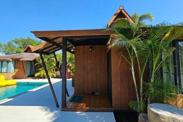 Outdoor pool - R1 Resort Rajapruek Chiangmai (Hang Dong)