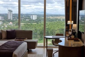 Room - The Leela Bhartiya City Bengaluru (Bengaluru)