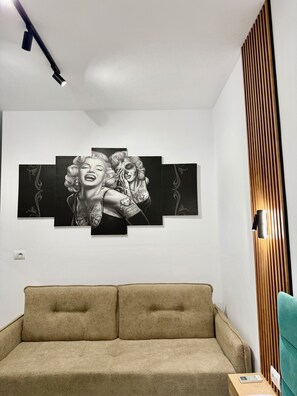 Deluxe Triple Room, Pool View | In-room safe, desk, laptop workspace, soundproofing - Full Moon Apartments (Ksamil)