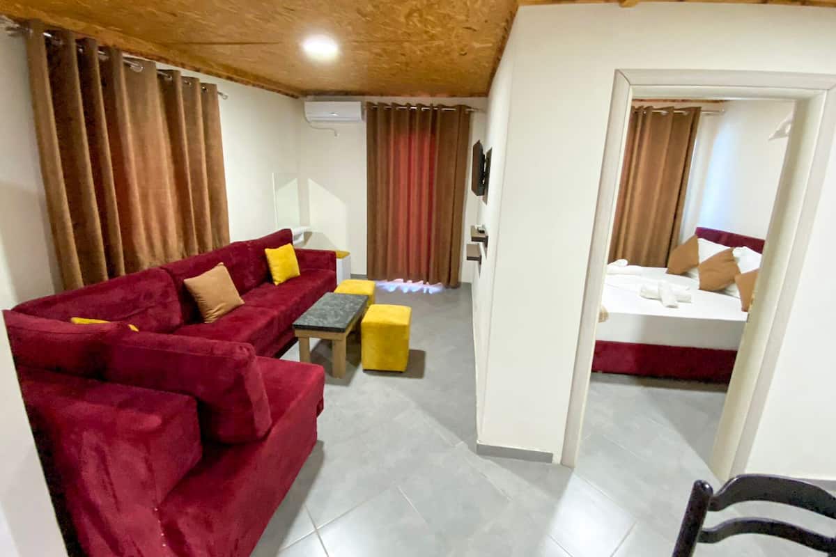 Suite, vista mare | 1 camera, una scrivania, postazione laptop, Wi-Fi gratuito