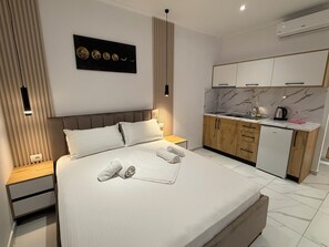 Caja de seguridad en la habitación y escritorio 