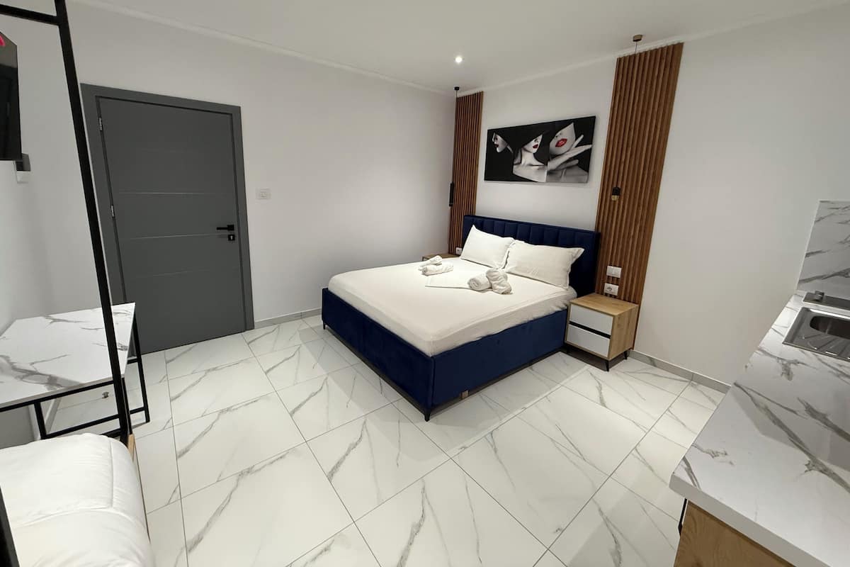 Deluxe Double Room, Balcony | Desk, laptop workspace, free WiFi