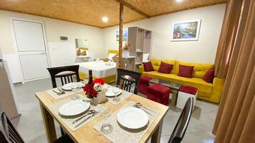 Desk, laptop workspace, free WiFi