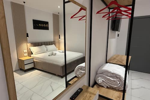 Habitació doble Deluxe, balcó | Caixa forta a l'habitació i escriptori