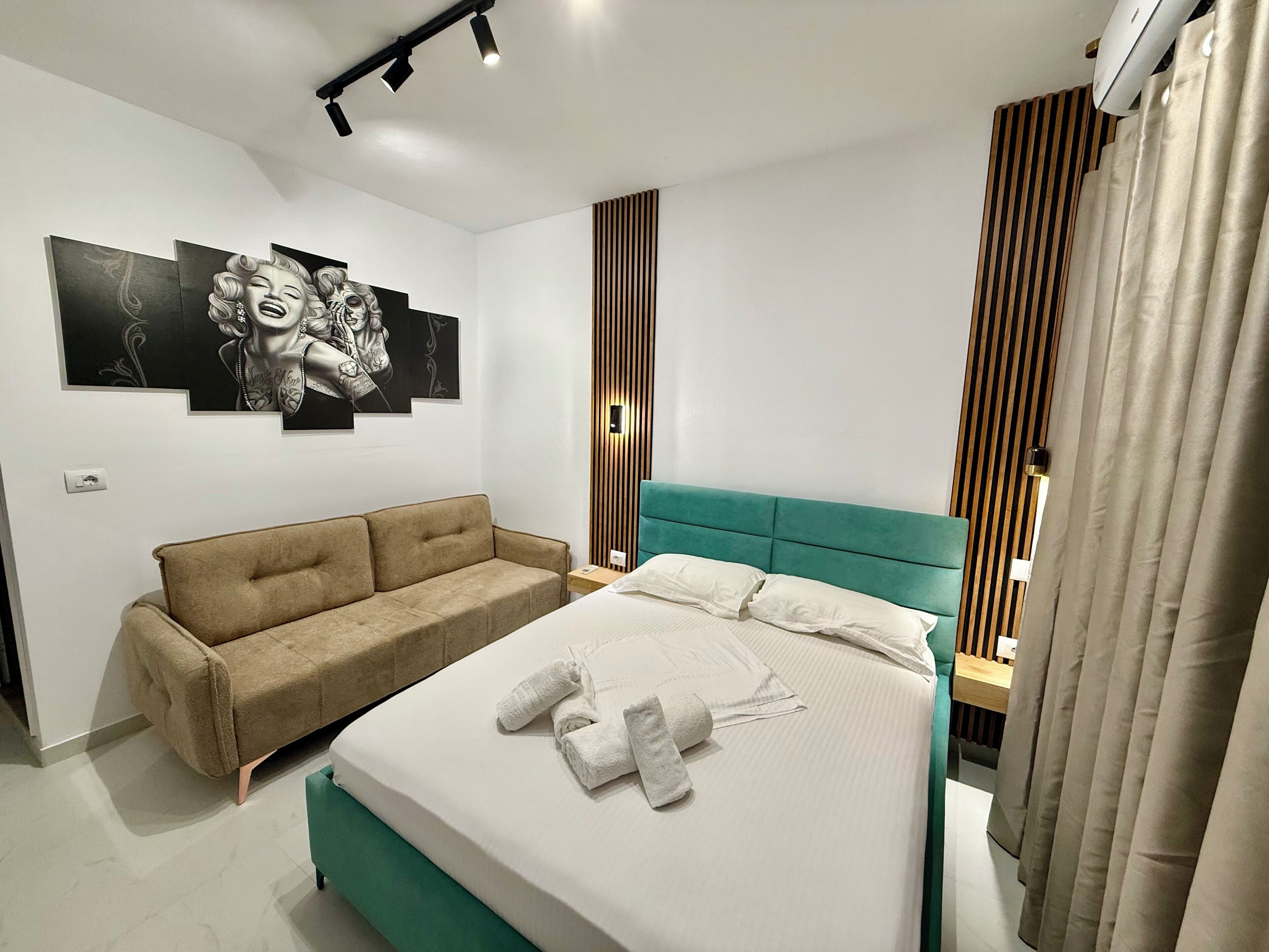 Deluxe Triple Room, Pool View