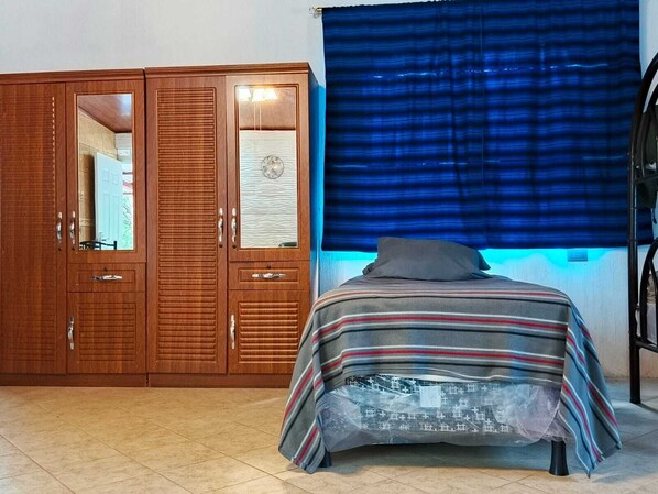 1 bedroom, WiFi, bed sheets