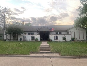 Exterior - Charming 4-bedroom house in Bryan (Bryan)