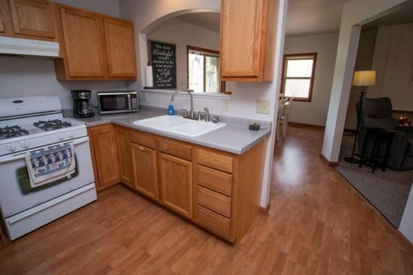 Frigorifero, microonde, forno, piano cottura