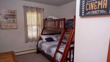 3 bedrooms, travel crib, free WiFi