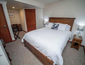 3 bedrooms, travel cot, WiFi