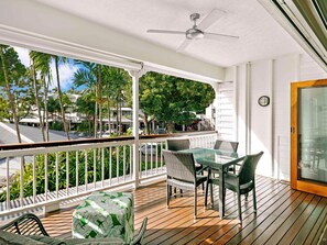 Outdoor dining - Mantra on the Inlet Port Douglas (Port Douglas)
