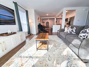 TV connectée, lecteur de DVD, livres