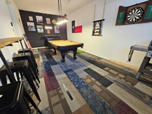 Games room - Cornerstone Retreat in Arlington (Arlington)