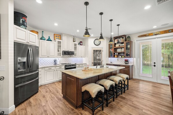 Mikrowelle, Ofen, Herdplatte, Geschirrspüler