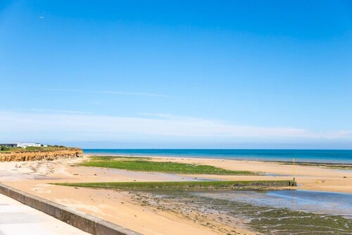 L'atypique, terrasse 150M plage