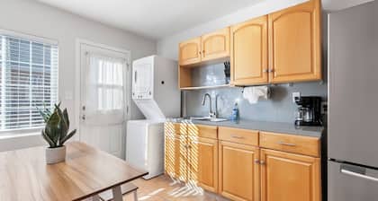 Golden Hill Hideaway: Stylish, Central, and Cozy