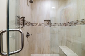 Douche, serviettes fournies