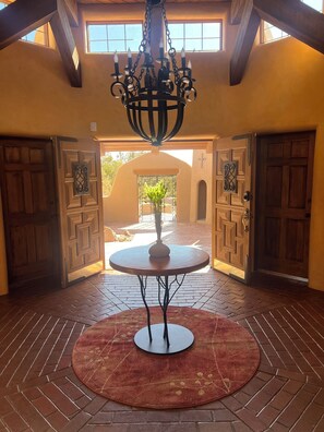 Interior - House in very close proximity to SF mountains where you can see the forest areas in great detail, 4 min drive to downtown SF plaza for great New Mexican food. Popular activities in SF is hiking , mountain biking in the summer, skiing & snowboarding. (Santa Fe)