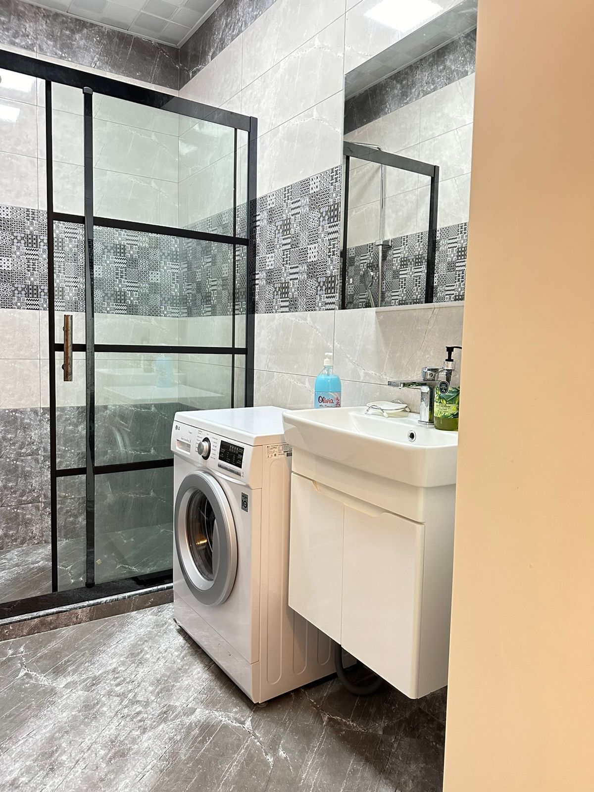 Shower, jetted bath, hair dryer, bidet