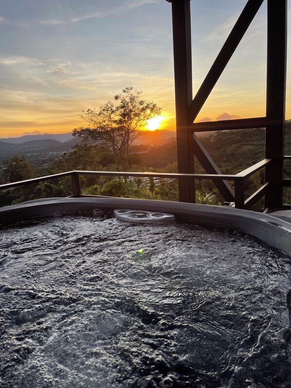 Outdoor spa tub