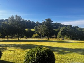 Property grounds - Country farmhouse surrounded by lakes green fields with private spa (Newton Abbot)