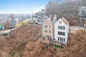 Exterior - Spectacular Skyline Views - Luxury 2 Bedroom (Pittsburgh)