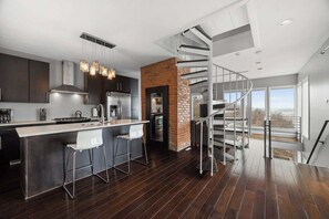 Fridge, microwave, oven, stovetop - Spectacular Skyline Views - Luxury 2 Bedroom (Pittsburgh)
