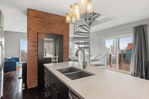 Interior - Spectacular Skyline Views - Luxury 2 Bedroom (Pittsburgh)