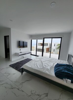 6 bedrooms, iron/ironing board