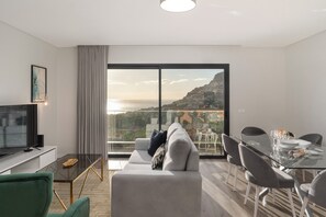 TV - Saraiva Hills - With sea views in Câmara de Lobos (Câmara de Lobos)