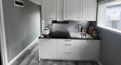 Brand new Guesthouse
Completely Private.
2 min drive or 10 min walk to the lake.
