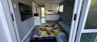 Brand new Guesthouse
Completely Private.
2 min drive or 10 min walk to the lake.